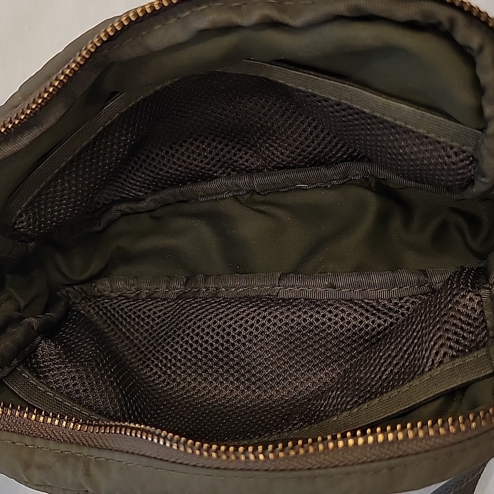 Lululemon Everywhere Belt Bag Army Green - Picture 4 of 13